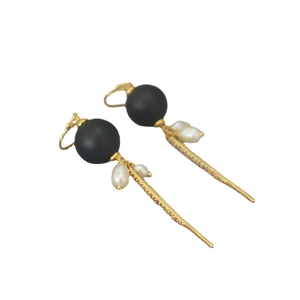 Elegant long tassel earrings with black beads, freshwater pearls and crystal rivets
