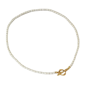 Collier de perles de style français avec fermoir OT doré à motif de vigne