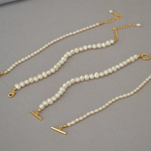 Detailed comparison of freshwater pearl bracelets with OT buckle and lobster clasp