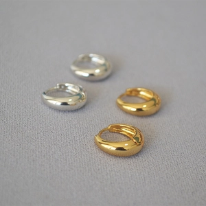 Boucles d'Oreilles Huggie Goccia en Laiton Plaqué Or Minimalistes pour Femmes Petites Créoles Rondes Polies Goutte d'Eau Bijoux
