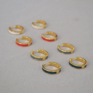 Boucles d'Oreilles Créoles Minimalistes en Laiton Plaqué Or 18K Émail Rond Fait Main Coloré Géométrique Huggie pour Femmes Bijoux de Mode