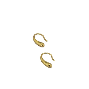 Minimalistische goldene Tropfenohrringe mit polierter Oberfläche und Hakenverschluss