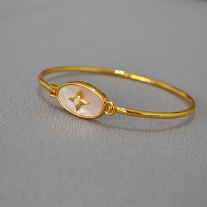 Bracelet jonc élégant en laiton doré avec nacre blanche et incrustation d'opale