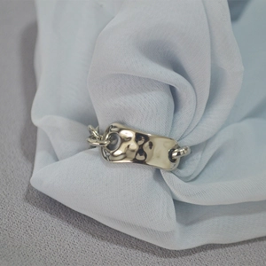 Irregular hammered texture silver ring featuring a creative soft chain link design