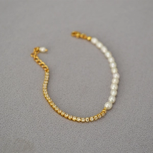 Bracelet Élégant en Künstliche Perles d'Eau Douce pour Femmes Laiton avec Chaîne Ajustable en Zircone Incrustée Bijoux Minimalistes Cadeau
