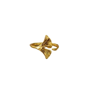 Minimalist gold-plated adjustable ginkgo leaf ring featuring natural vein textures