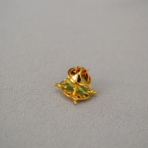 Dos de broche tournesol plaqué or raffiné avec fermoir papillon en métal de haute qualité