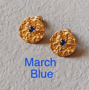 Artistic gold-plated round earrings with vintage hammer texture and blue March birthstone