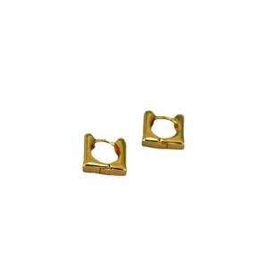 Boucles d'oreilles carrées plaquées or minimalistes avec finition polie brillante