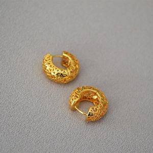 Vintage Palace Style Hollow Copper Hoop Earrings For Women Gold Plated Filigree Elegant Niche Design Jewelry Accessory