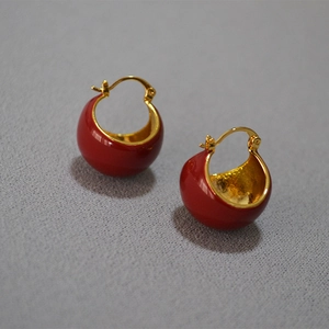 Boucles d'oreilles rétro françaises en laiton doré avec émail rouge vif