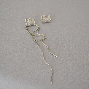 Asymmetrische Lange Quaste Ohrringe Für Damen Nische Minimalistisch Kupfer Schmuck Gehämmerte Textur Galvanisierte Minimalistische Ohrringe Mit 925 Silberstift