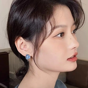 Elegant Japanese retro blue flower stud earrings for women featuring s925 silver needle