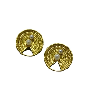 Boucles d'oreilles vintage dorées texture tressée avec perles blanches nacrées