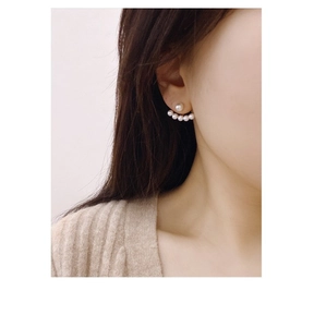 Elegant 925 silver pearl ear jacket showing a layered arc design on model ear