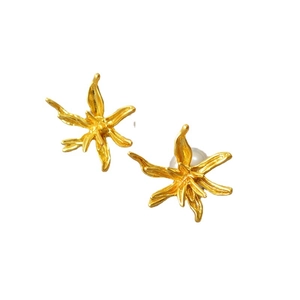 Vintage irregular gold flower stud earrings with pearl back and 925 silver needle