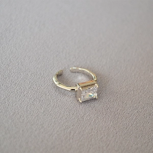 Funkelnder quadratischer Zirkonia-Ring aus Silber mit verstellbarem minimalistischem Band