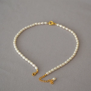 Elegant freshwater rice pearl necklace with golden double-ring clasp and lobster hook