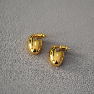 Polished gold-plated egg-shaped stud earrings with a minimalist teardrop metal design