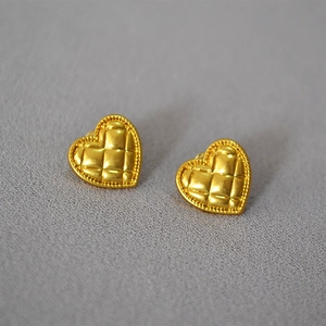 Quilted heart stud earrings in gold plated finish for a vintage French style look