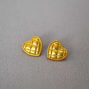 French vintage gold heart stud earrings with quilted pattern and beaded edges