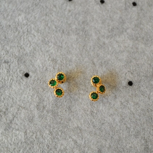 Elegant gold earrings with three green cubic zirconia stones in a curved cluster design