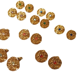 Artistic hammered texture stud earrings with colorful birthstones in gold finish