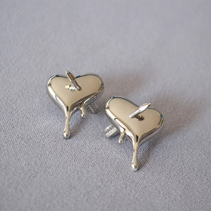 Boucles d'oreilles cœur de lave modernes avec placage argent et design goutte
