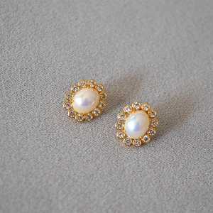 Oval faux pearl earrings with sparkling zircon wreath and vintage gold finish