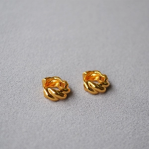 Twisted croissant hoop earrings in gold plated brass with a braided chunky design