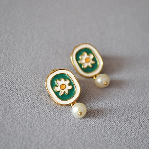 Vintage enamel daisy pearl earrings with green oval pendant and 925 silver needles