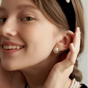 Elegant 925 silver sunflower earrings with white pearl and oval zircon for women