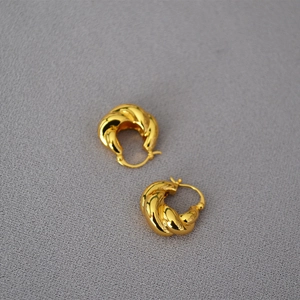 Boucles d'Oreilles Créoles Torsadées en Laiton Plaqué Or pour Femmes Style Croissant Vintage en Spirale Bijoux Métalliques