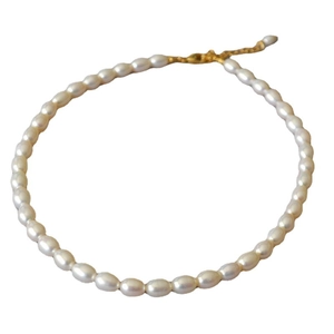 Collana di perle d'acqua dolce ovali bianche stile francese con chiusura in metallo dorato