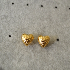 Minimalist golden heart stud earrings with vintage hammered texture for women