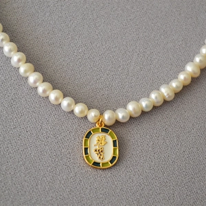 Vintage necklace with white pearls and grape pattern enamel pendant in gold setting