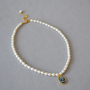 French Vintage Oval Cameo Portrait Relief Pendant Necklace Brass Gold Plated Artificial Pearl Beaded Choker For Women