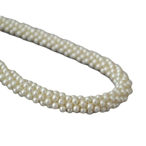 Collier ras du cou élégant à plusieurs rangs de perles tressées blanc crème pour soirée