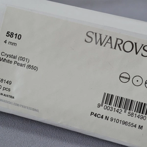 Detail view of Swarovski 5810 4mm Crystal White Pearl label on the product packaging