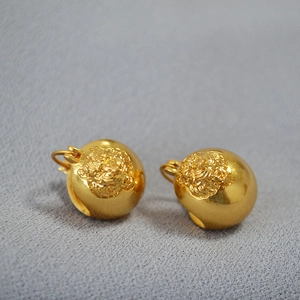 Vintage 3D lion head stud earrings in brass gold finish for a retro statement look