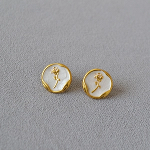Boucles d'Oreilles Clous Rose en Laiton Plaqué Or et Émail Blanc Avec Tige en Argent Sterling 925 Bijoux Rétro Français pour Femme