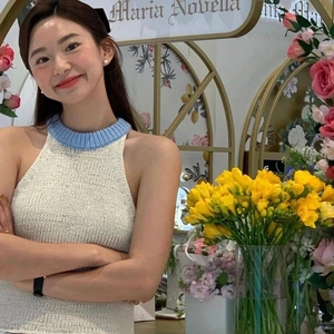 Knitted halter neck sleeveless top in off-white with sky blue ribbed trim