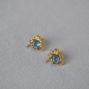 Chic gold spider earrings with blue-gray gemstone centers and 925 silver needles