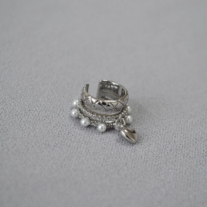 Quilted S925 silver ear cuff featuring zircon stones and white pearls with heart charm