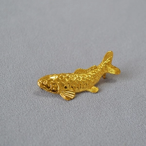 Vintage Chinese Style Gold Plated Brass Koi Fish Brooch For Women Elegant Animal Lucky Fish Pin Accessory Jewelry Gift