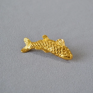 Exquisite gold-plated koi fish brooch featuring detailed scales on a neutral background