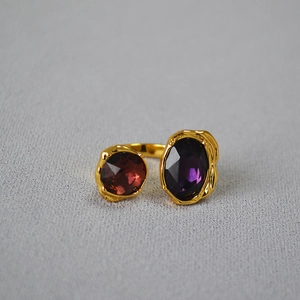 Anello Aperto Regolabile in Ottone Placcato Oro 18K Vintage per Donna Retro Texture Lava con Intarsio in Vetro Viola Rosso Vino