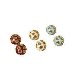 Boucles d'oreilles boules creuses en émail vintage aux motifs de cœur rouges et bleus