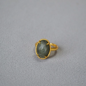 Vintage brass gold-plated ring with faceted green natural stone and beaded milgrain edge