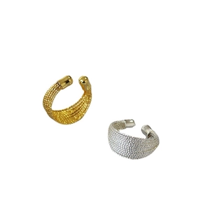 Bagues d'oreille minimalistes en laiton doré et argenté avec design en maille tressée